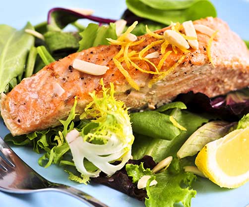 Grilled Salmon Salad with Dill Dressing